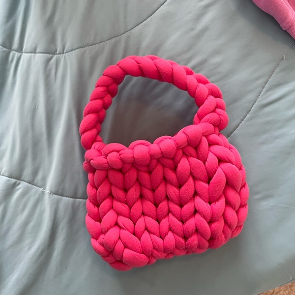 Hot pink handmade chunky knit bag - Picture 3 of 5
